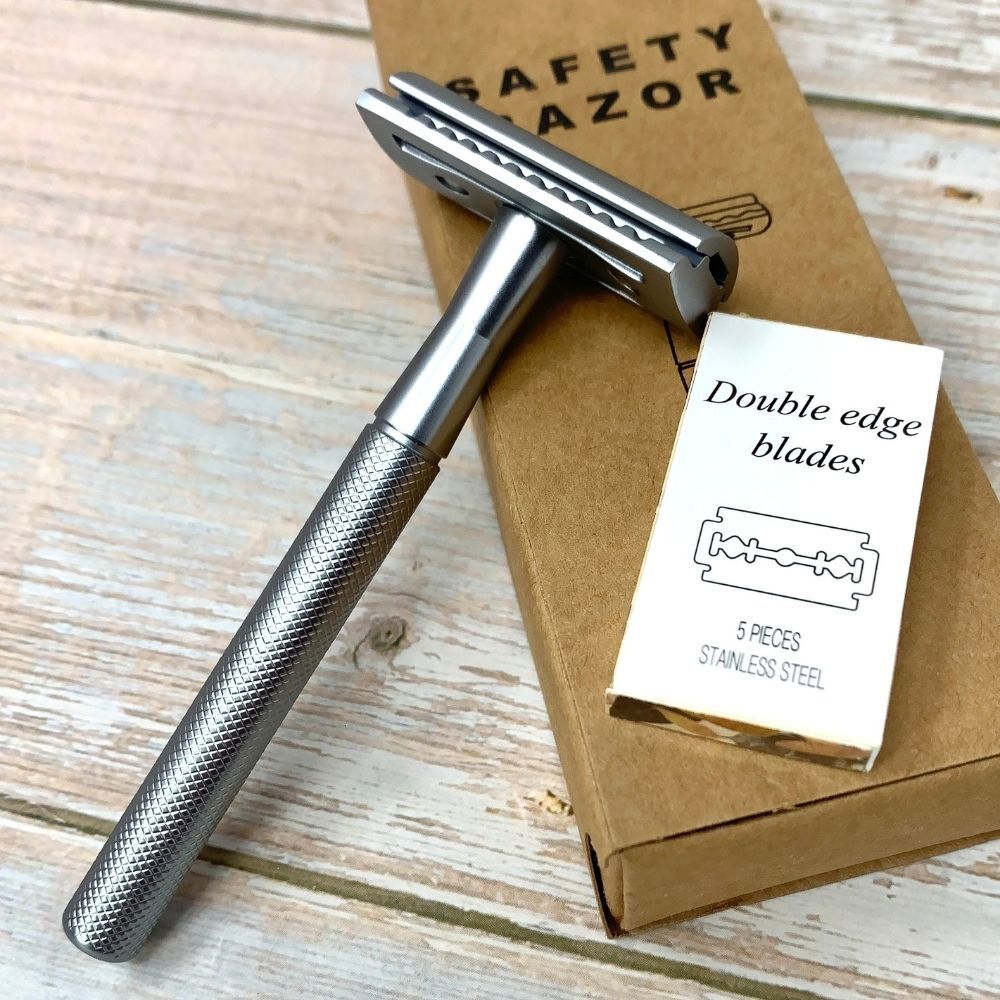 eco friendly plastic free safety razor with double edge blades and steel handle