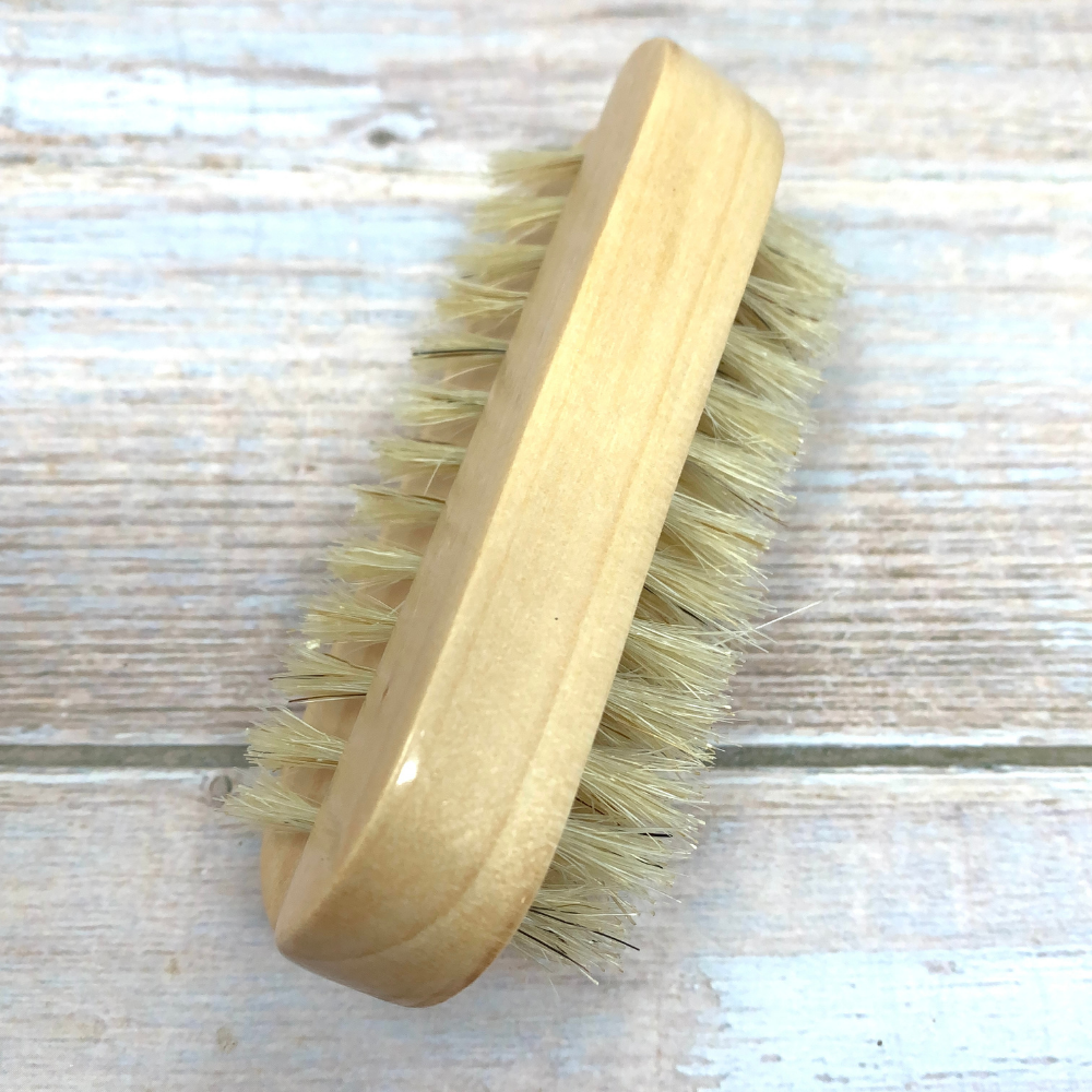 OLIVE WOOD TRAVEL SIZE NAIL BRUSH NATURAL BRISTLE - Hydrea
